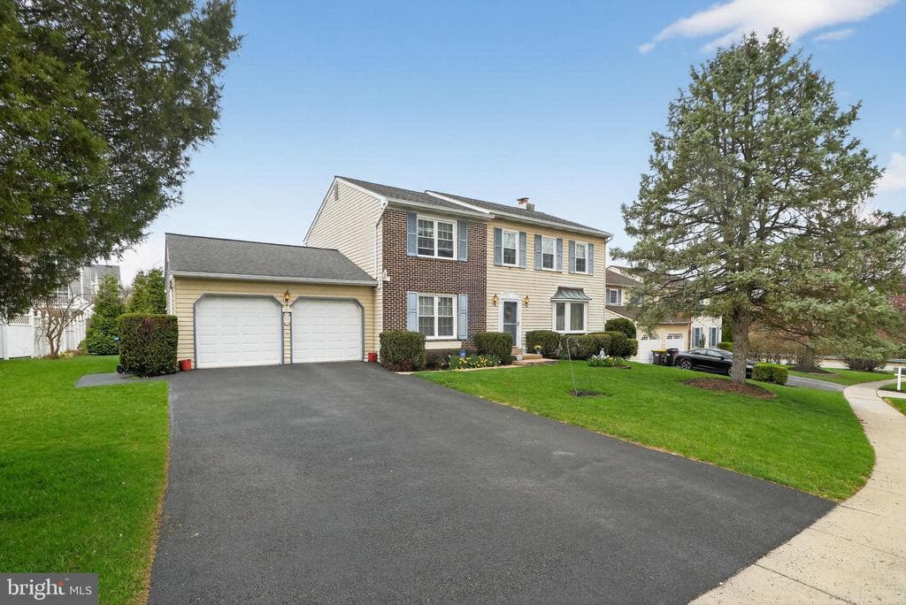 307 Sharon Court photo 1