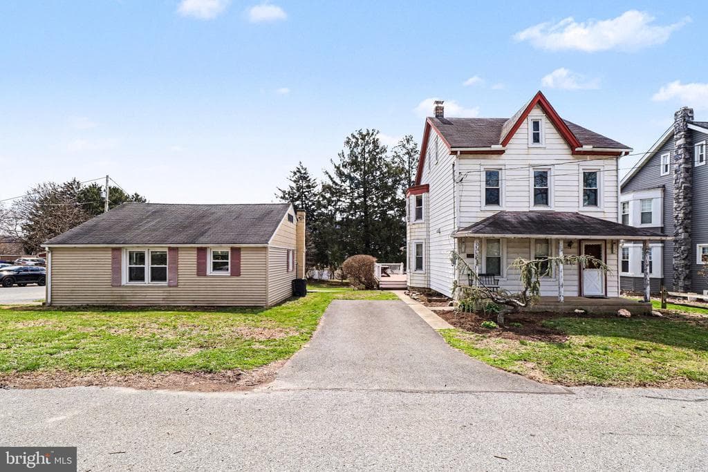 345 E Walnut Street photo 1