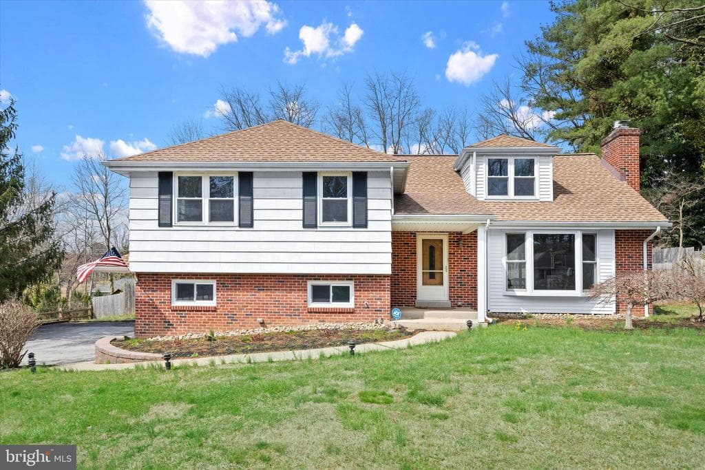 307 Longwood Drive photo 1