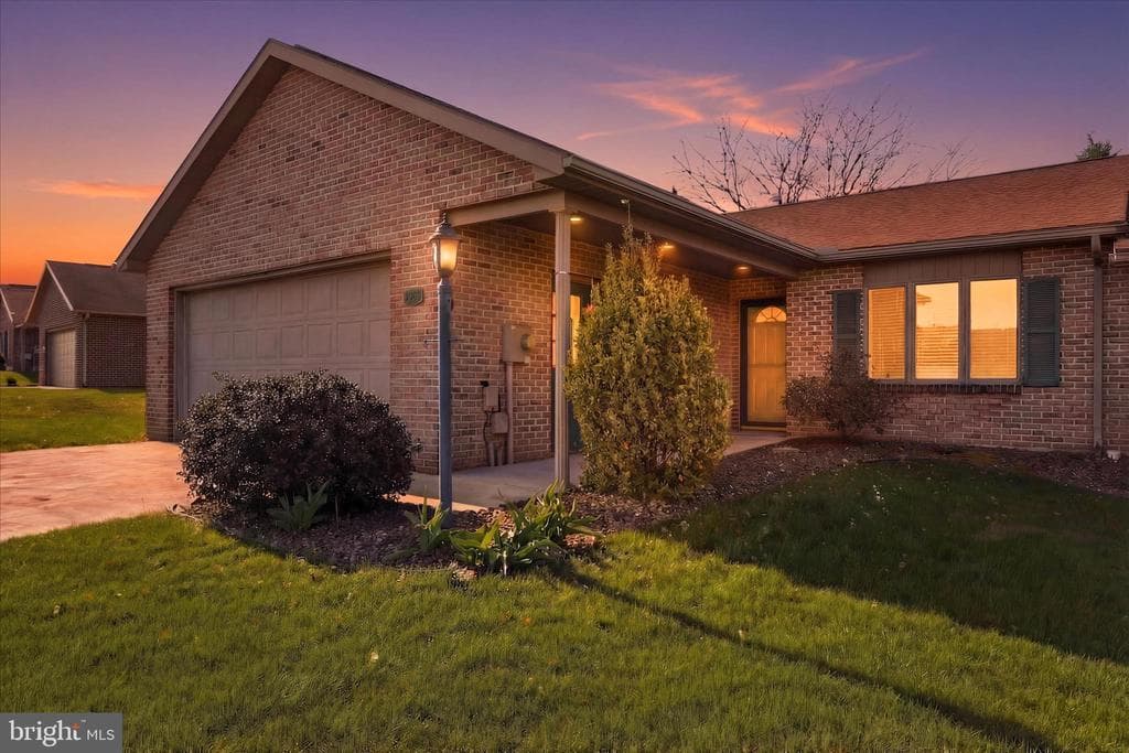 312 Woodvale Drive photo 1