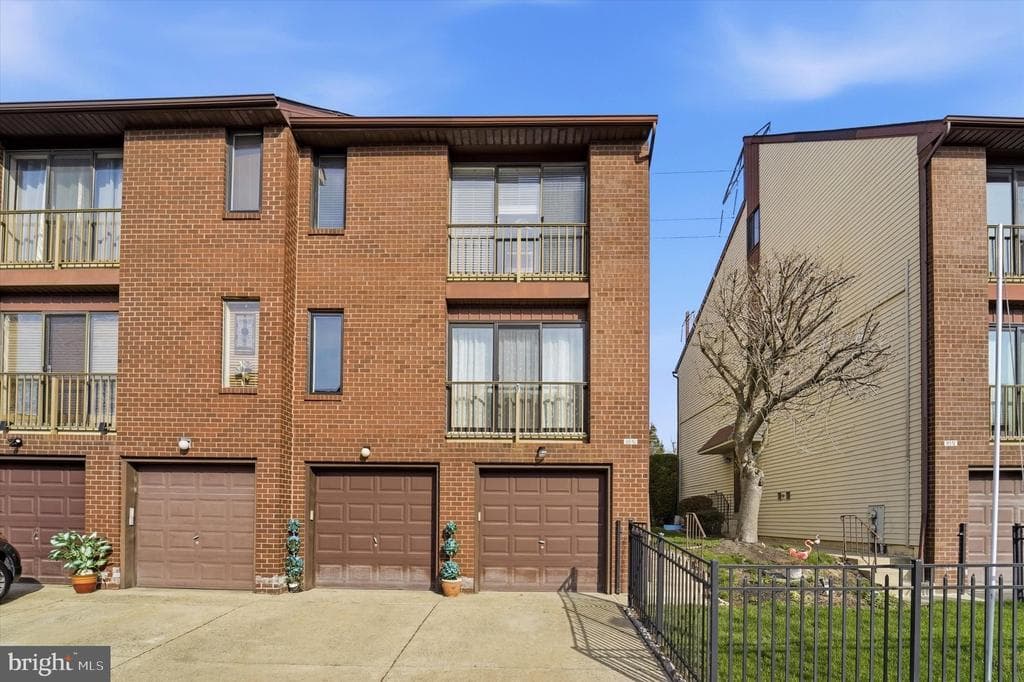9510 James Street #b photo 1
