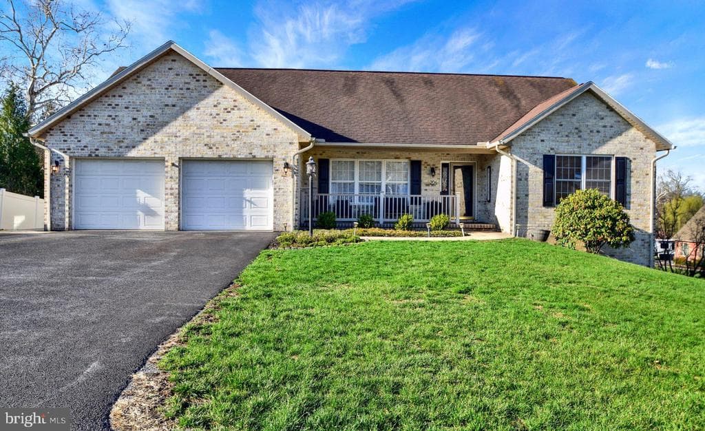 204 Jade Drive photo 1