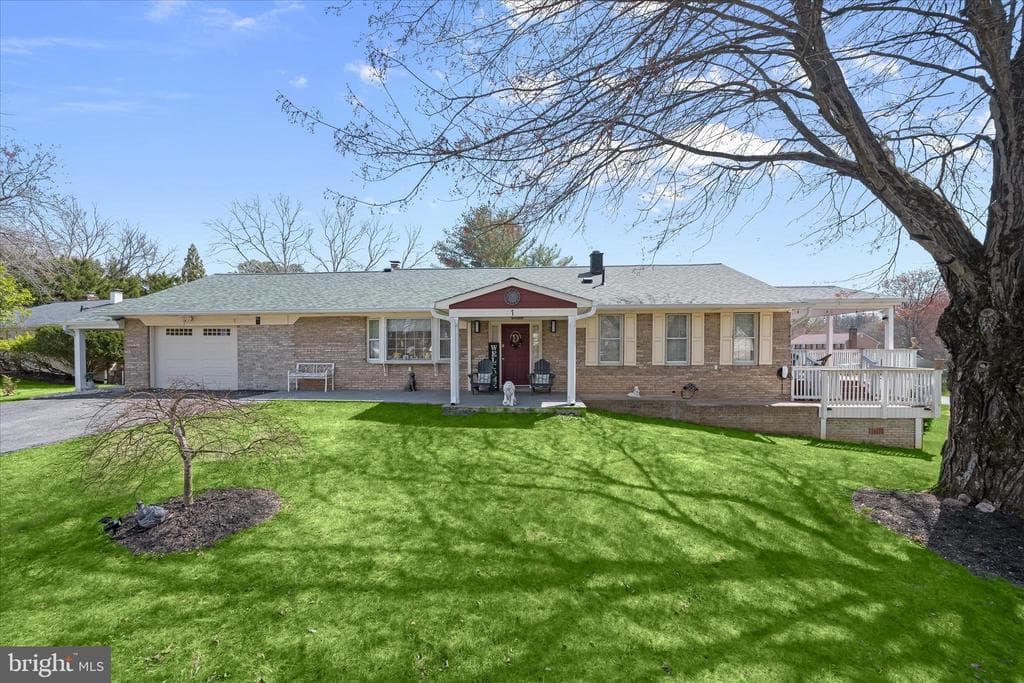 1 Southview Court photo 1