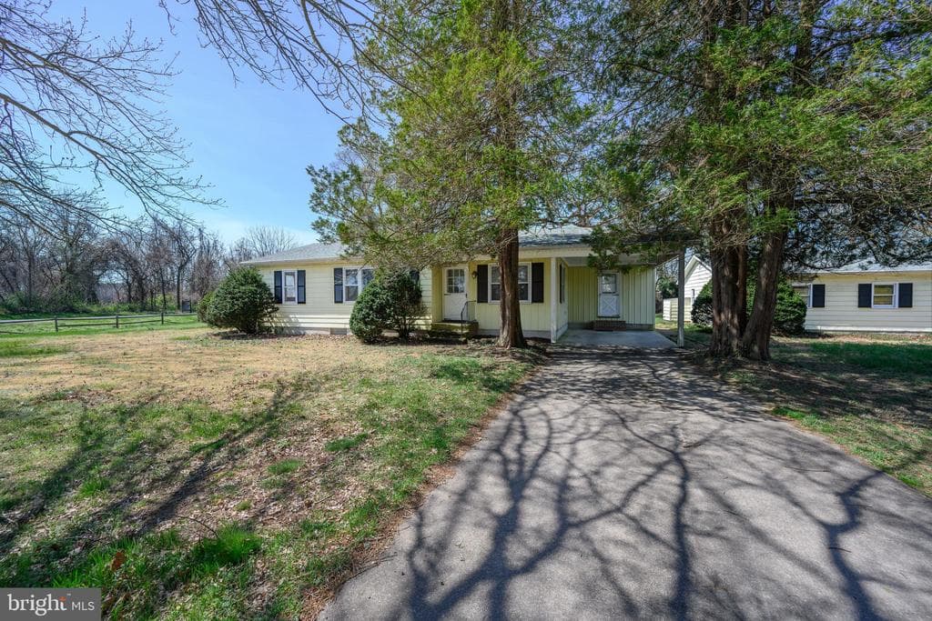 107 Longfellow Drive photo 1