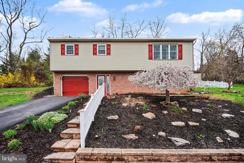 90 Eagle Lane photo 1