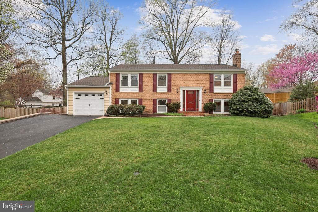 1550 Powells Tavern Place photo 1