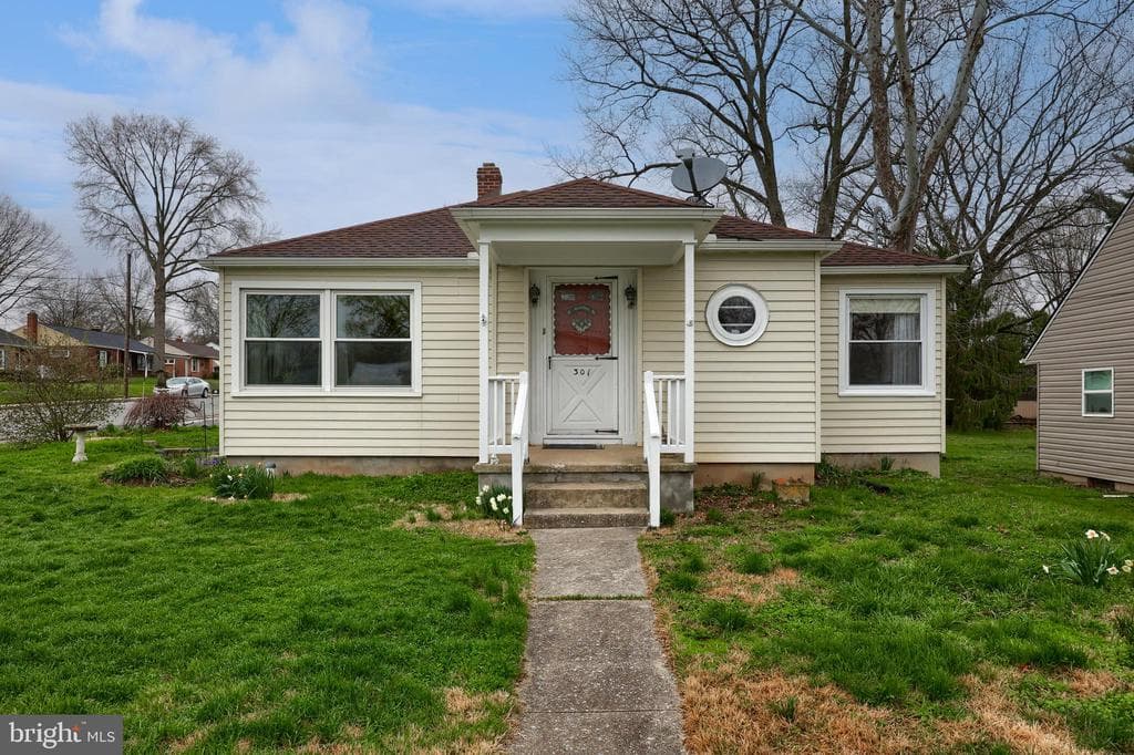 301 E Willow Street photo 1