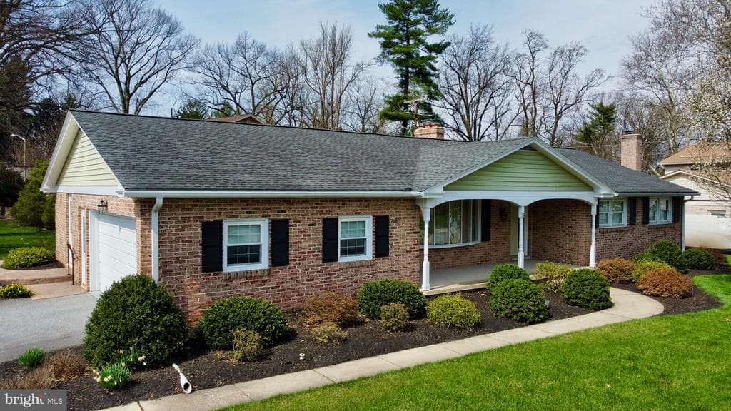 436 Hunting Park Lane photo 1