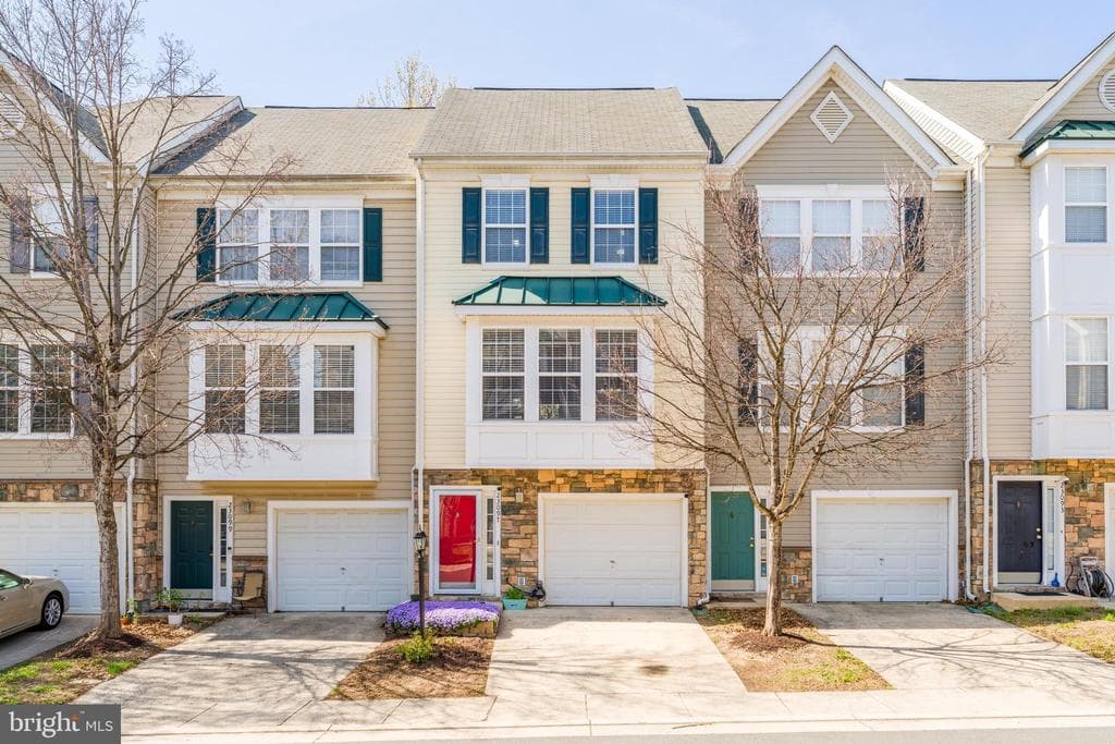 23097 Fontwell Square photo 1