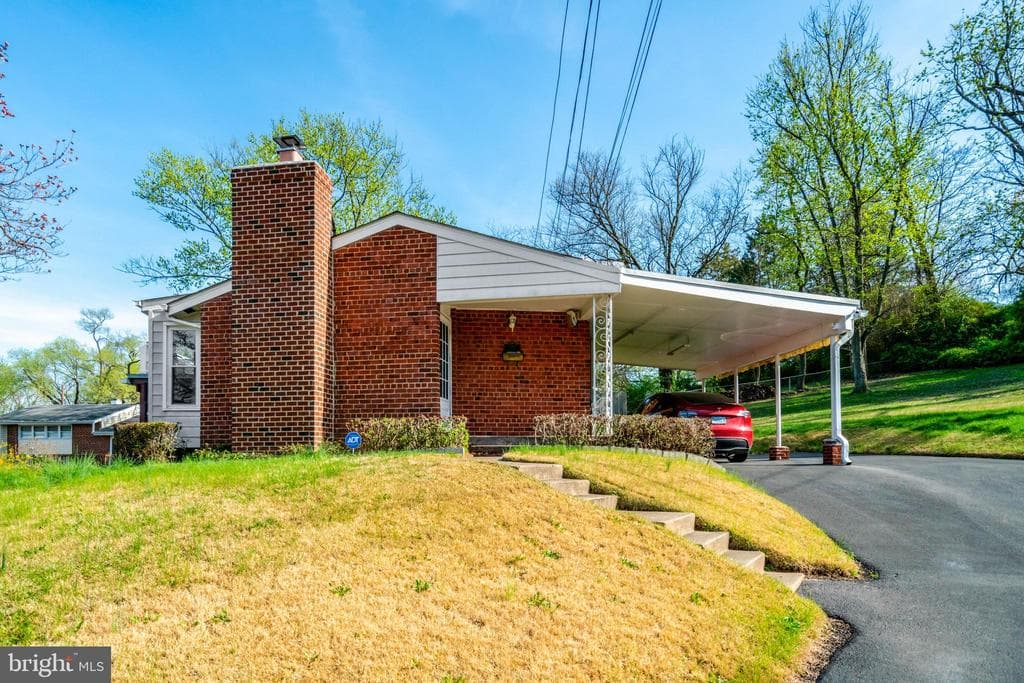 5517 Gwyn Place photo 1
