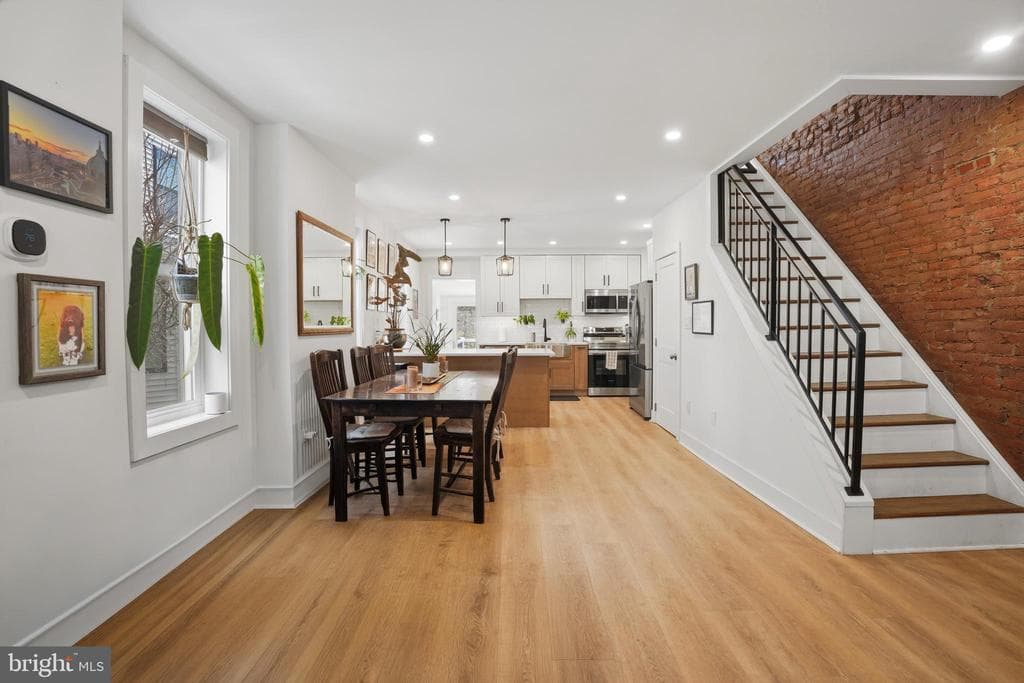 221 Ford Street photo 1