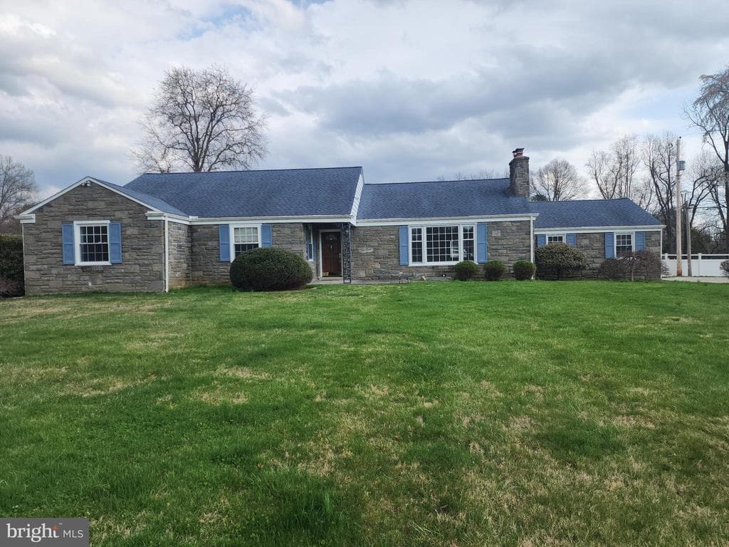 1522 Evergreen Lane photo 1