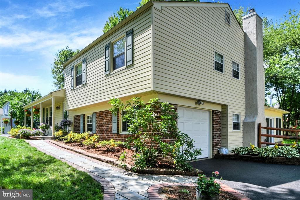106 Gertrude Drive photo 1
