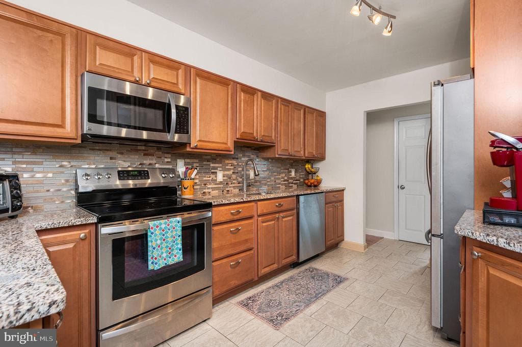 1027 Rozel Avenue photo 1