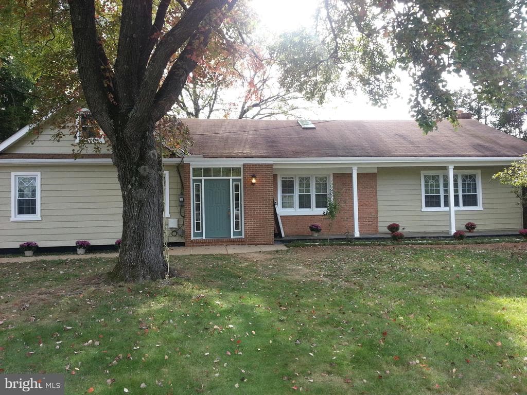 2063 Woodford Road photo 1