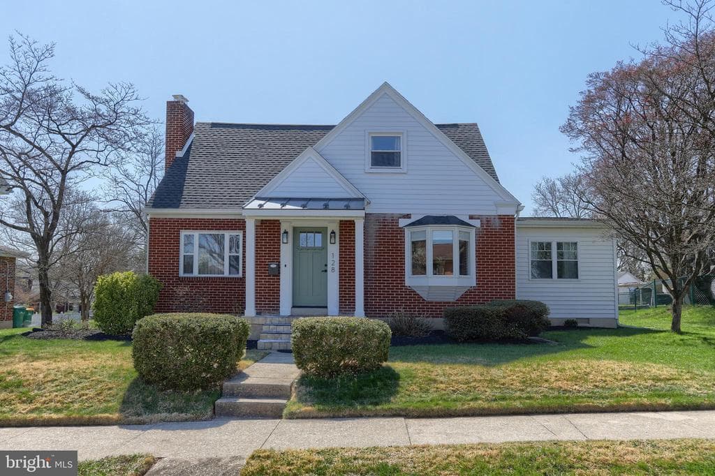 128 W Areba Avenue photo 1