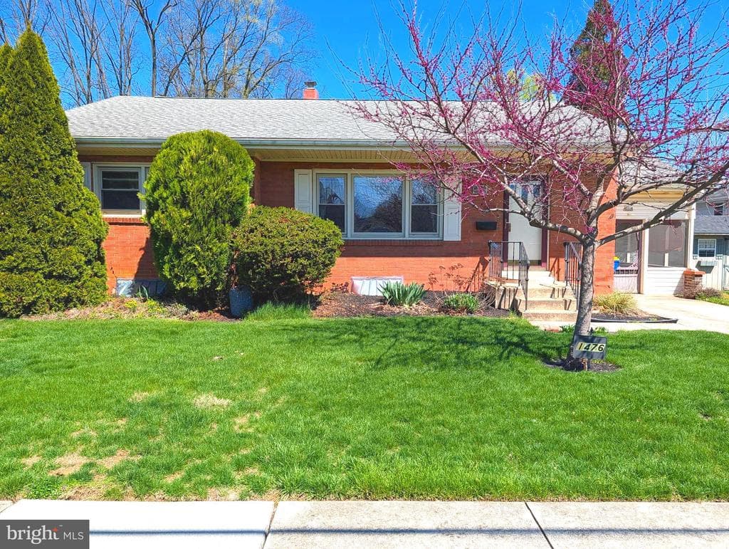 1476 Brandt Avenue photo 1