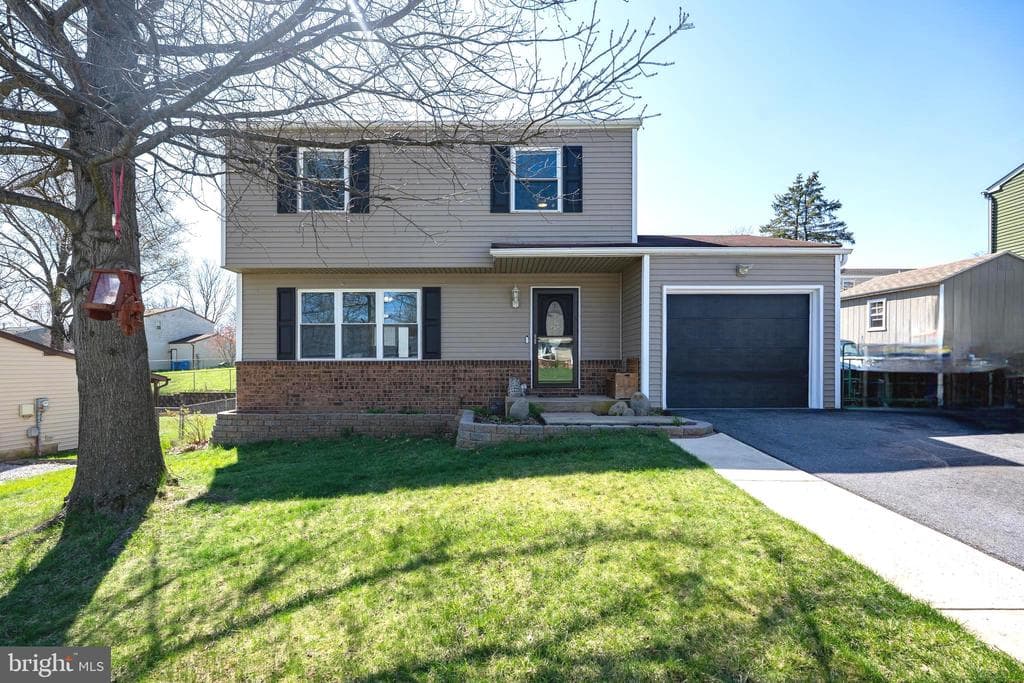 799 Martin Lane photo 1