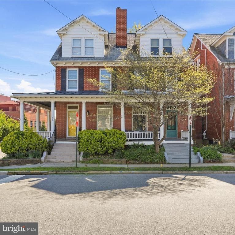 520 Elm Street photo 1