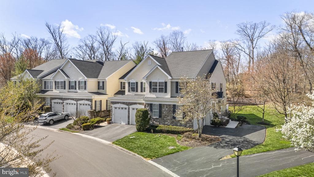 24 Longview Lane photo 1