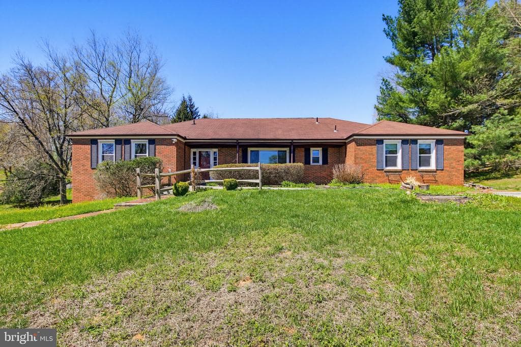 15884 Meadow Walk Road photo 1