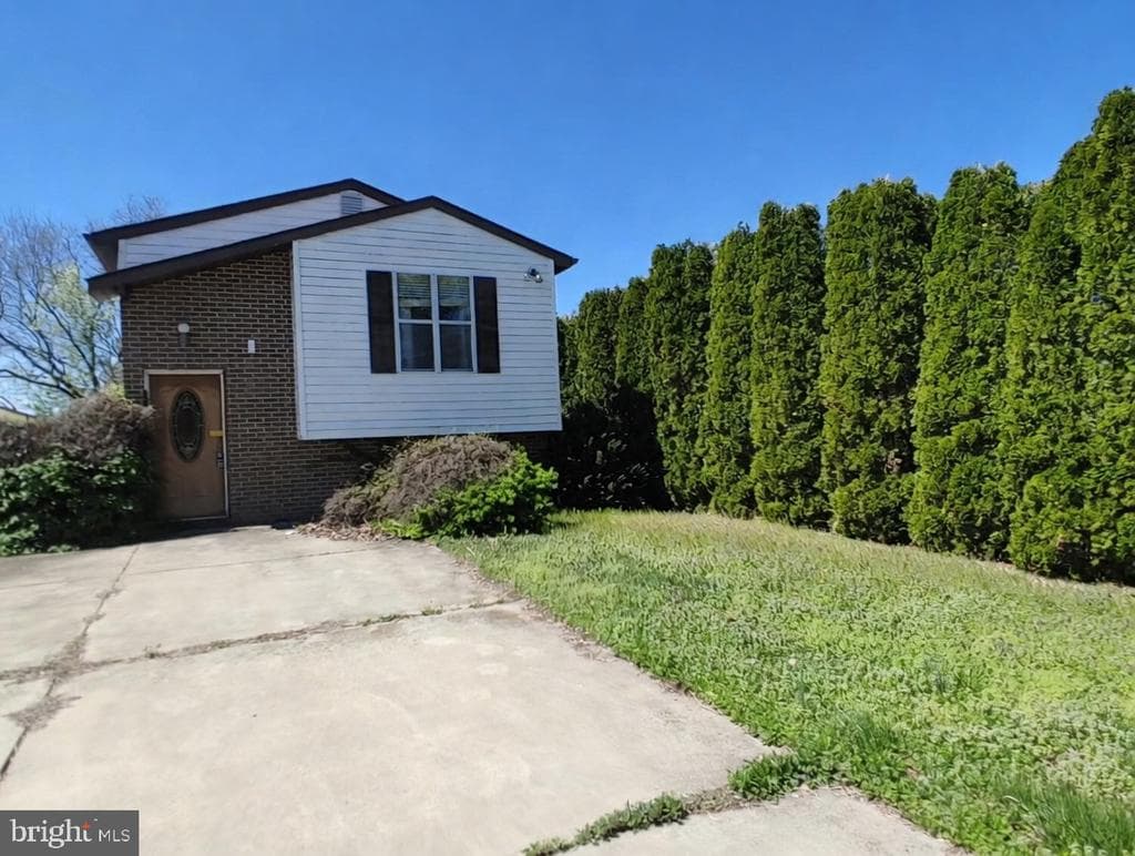 204 Granada Road photo 1