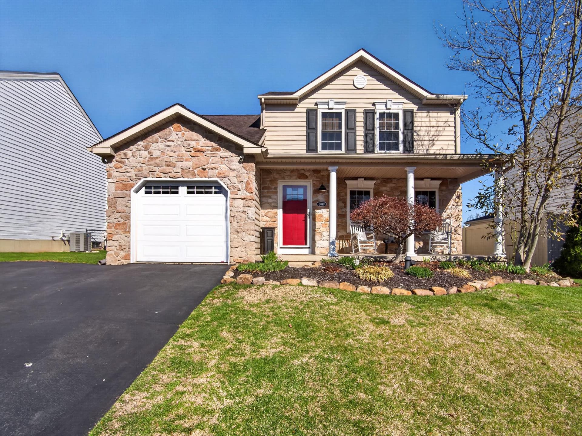 2040 Valley View Drive photo 1