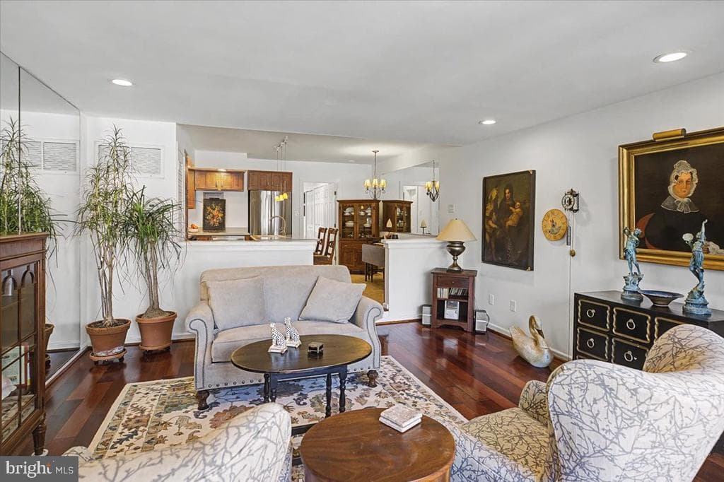 28 Riverhill Way photo 1