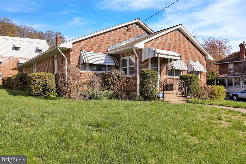 606 Carsonia Avenue photo 1