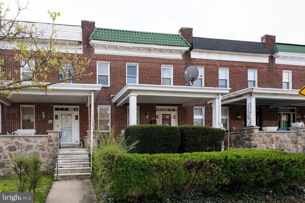 2105 Whittier Avenue photo 1