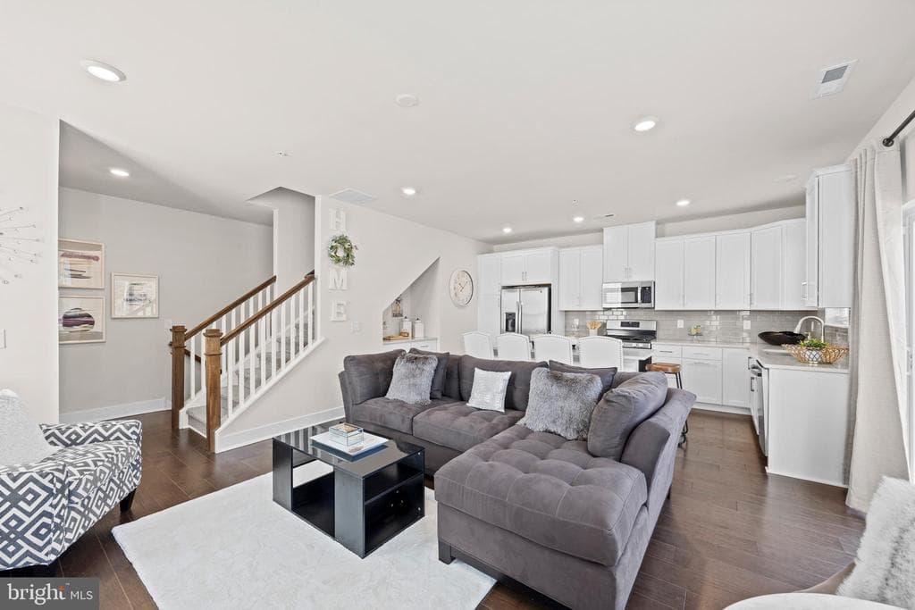 4830 Franklin Circle photo 1