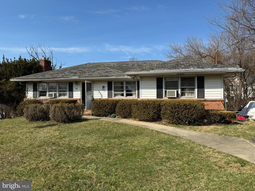 10220 Maxine Street photo 1