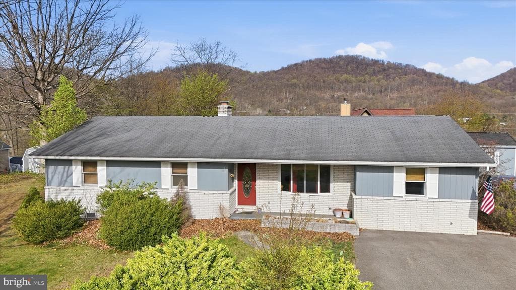 12 Juniper Drive photo 1