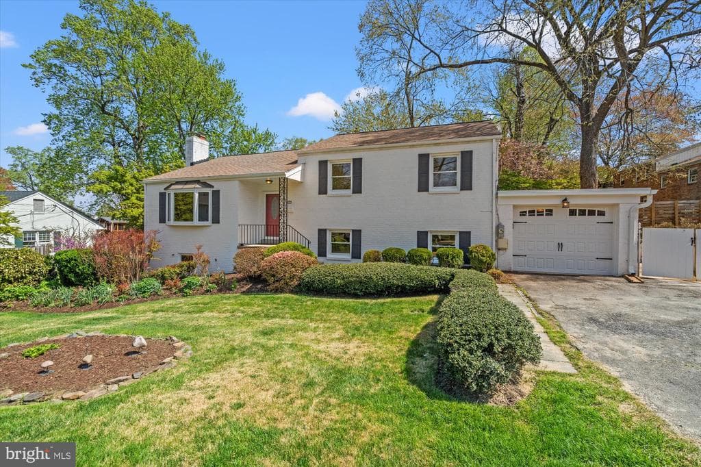 3907 N Woodstock Street photo 1