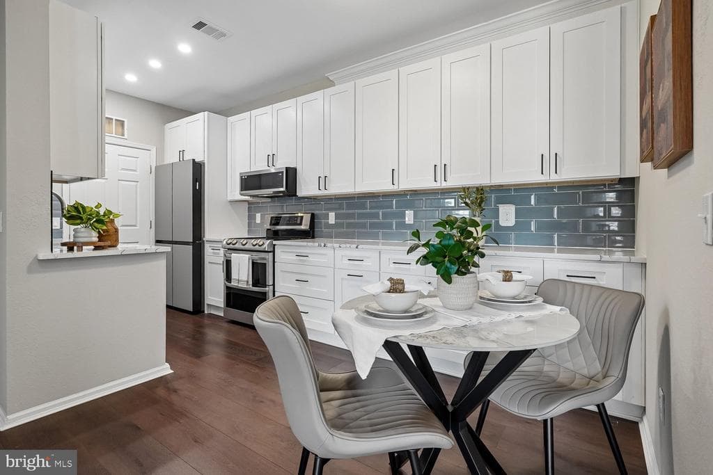 1521 Spring Gate Drive #10211 photo 1