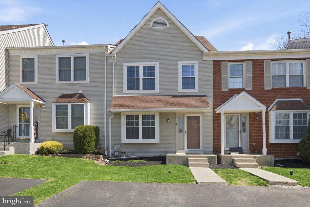 11 Victoria Drive photo 1
