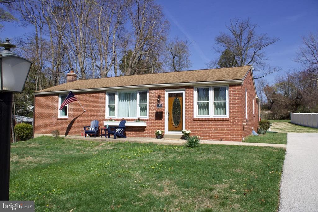 139 W Sylvan Drive photo 1