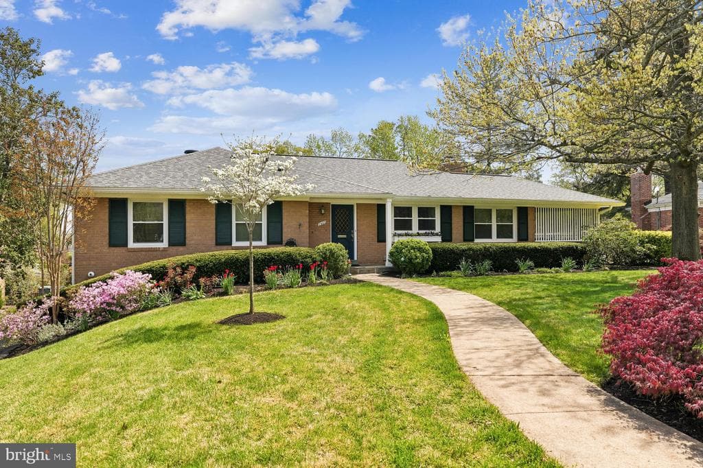7407 Gatewood Court photo 1