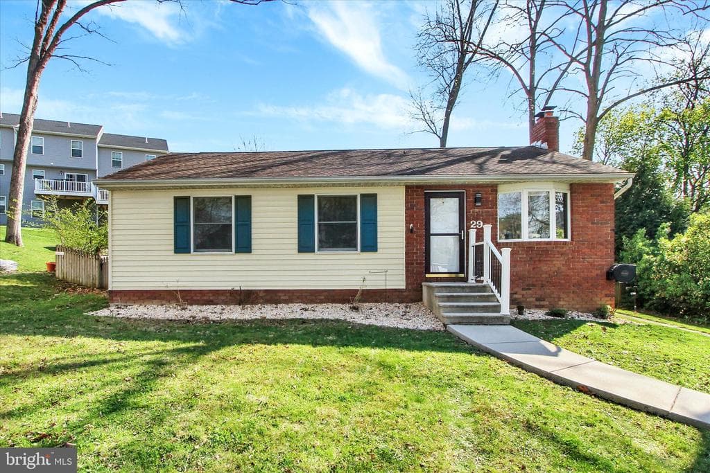 29 Meadowview Drive photo 1