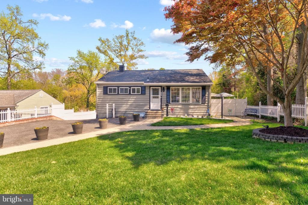 6409 The Parkway photo 1