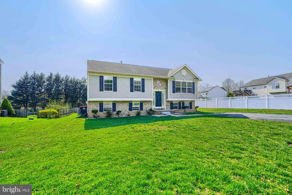 49 Riverview Drive photo 1