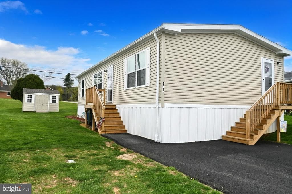 103 Carbridge Road E photo 1
