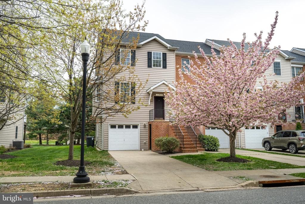 108 Oak Leaf Drive photo 1