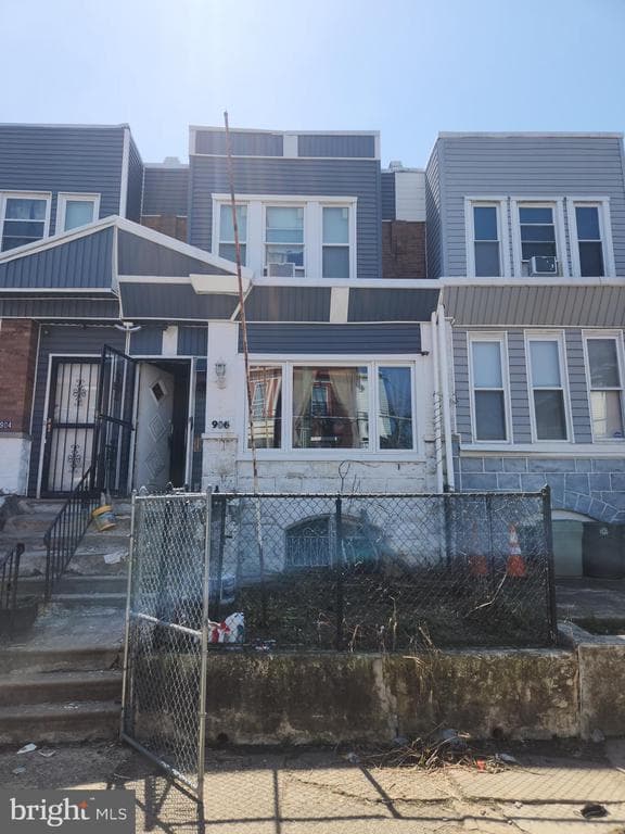 906 W Rockland Street photo 1