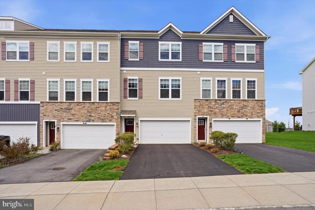 327 Dawson Place photo 1