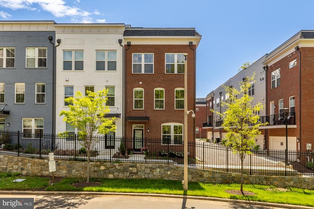 452 Altezza Drive NE photo 1