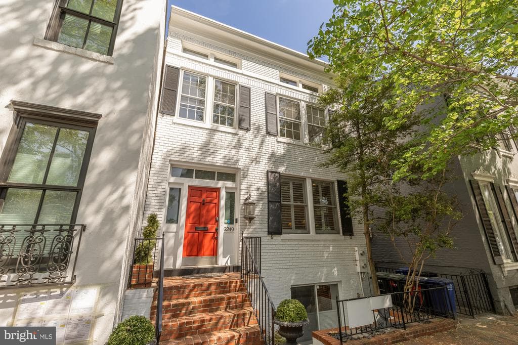 3249 P Street NW photo 1