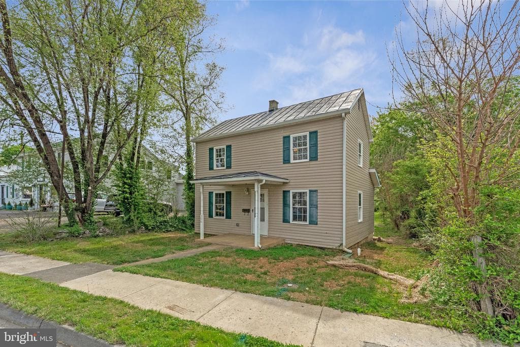 306 N Buckmarsh Street photo 1