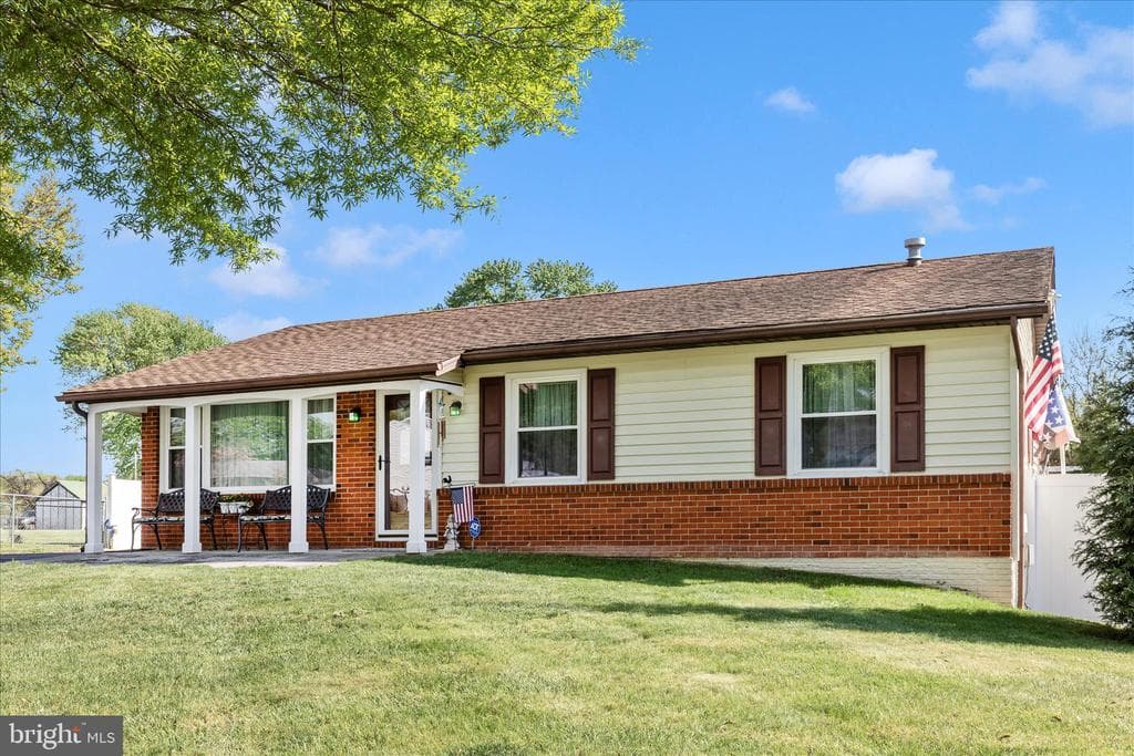3895 Gibbons Road photo 1