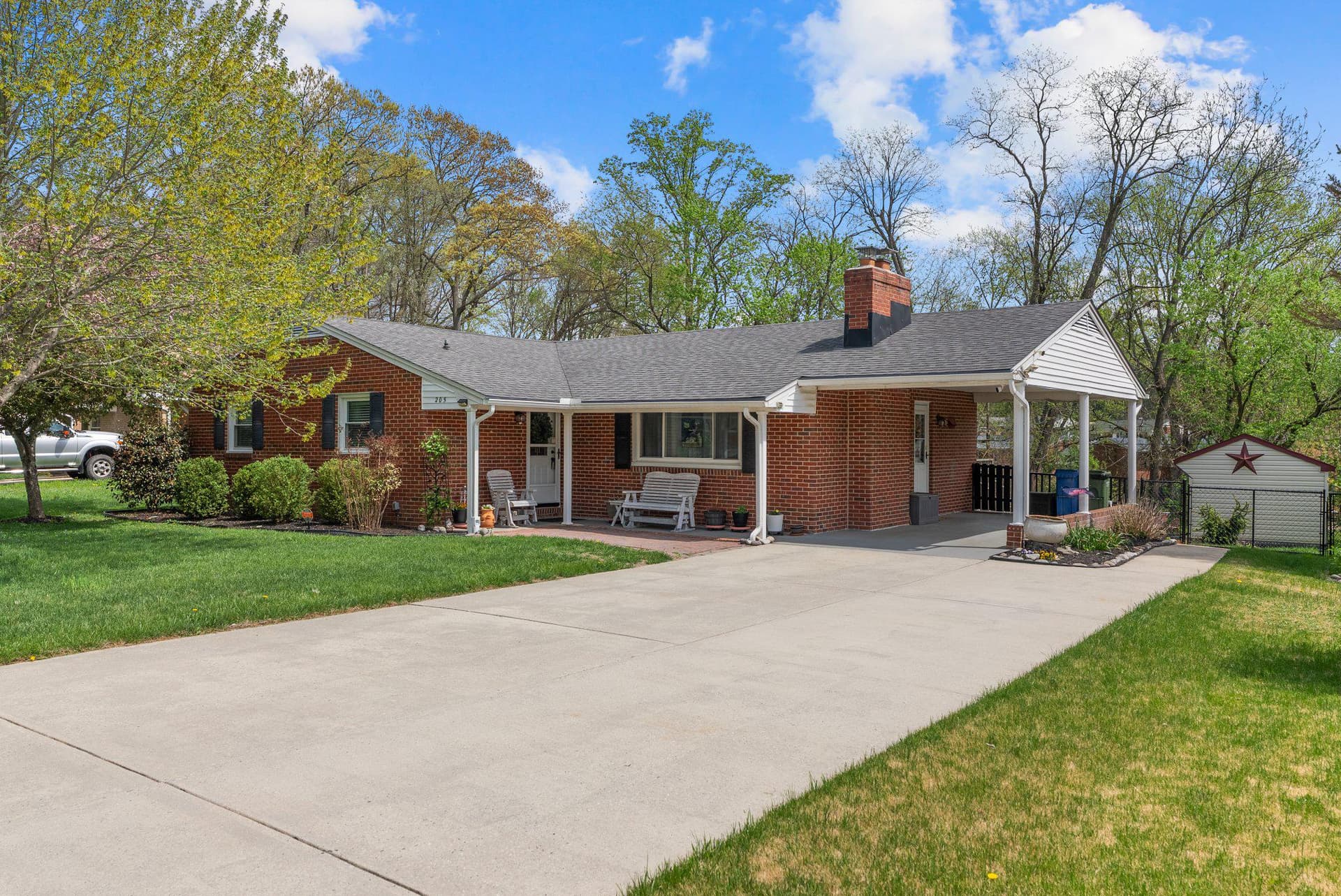 205 Marshall Drive photo 1